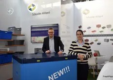 Wim Mentens & Steffi Ceunen am Stand der Schoeller Allibert. Die Firma präsentierte erstmalig das Excelsior-System für Flüßigkeiten wir Fruchtsäfte. 